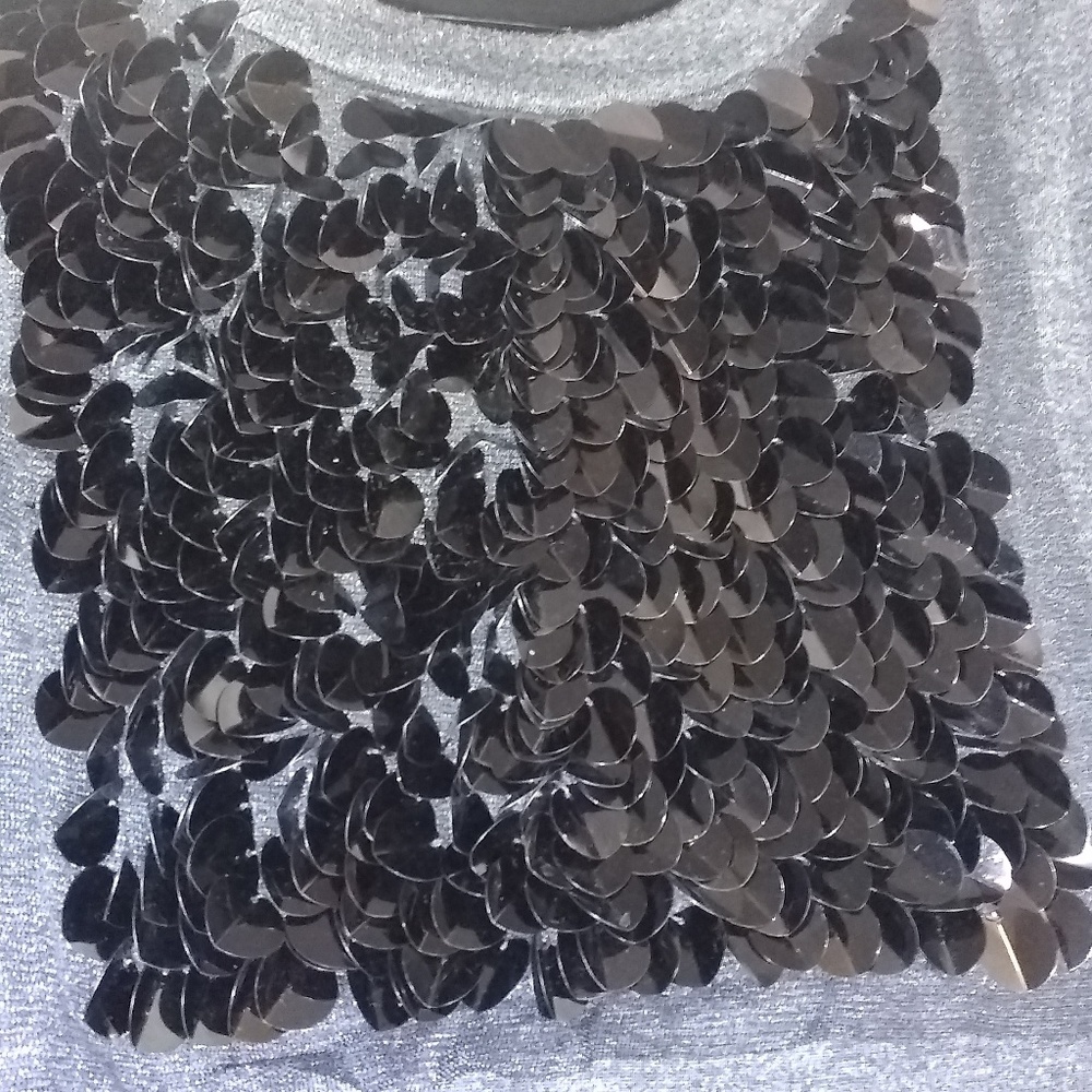 Simply Vera Gray Short Sleeve Sequin Top